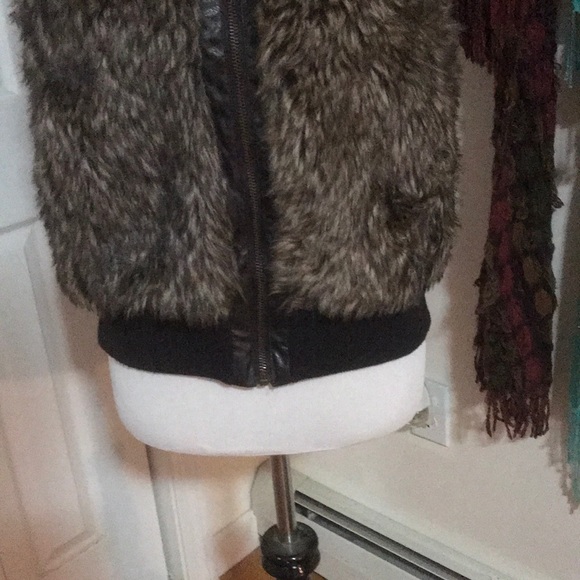 Faux fur vest - Picture 3 of 4